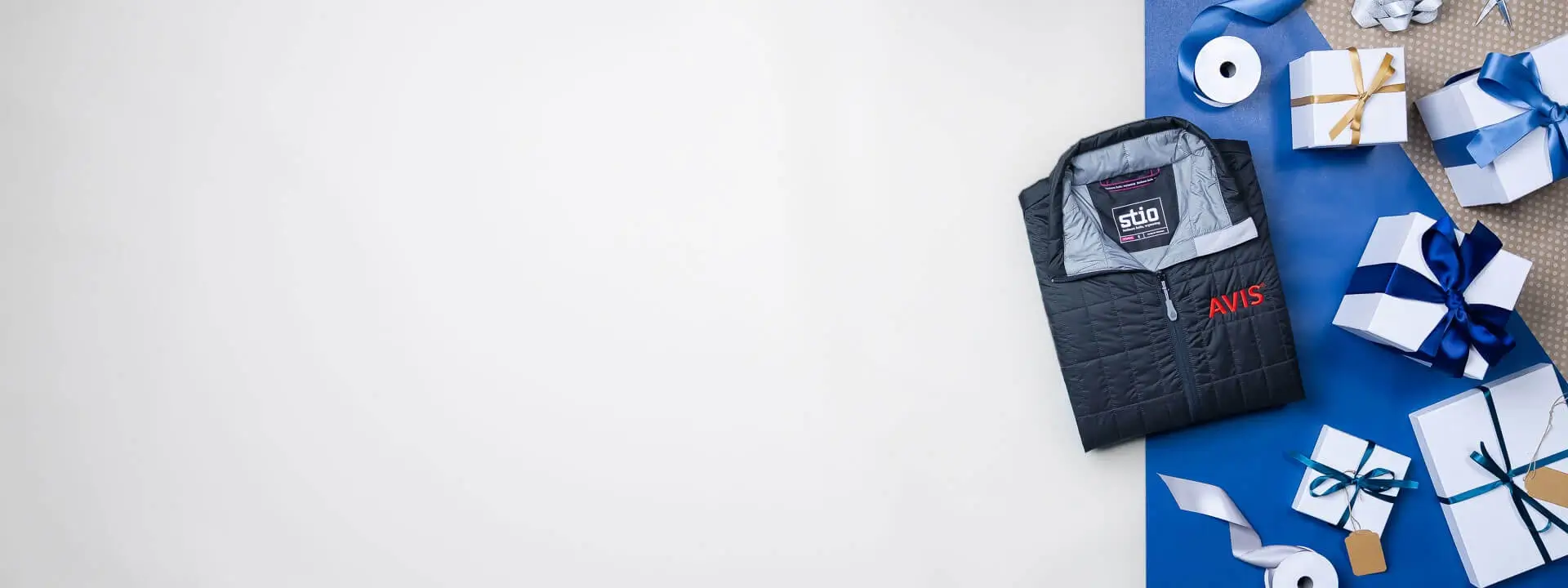 Custom Peter Millar. Corporate Gear offers exclusive access to Peter Millar custom logo polos, apparel, accessories. Find the best corporate gift ideas for employee and client luxury gifts from Corporate Gear.